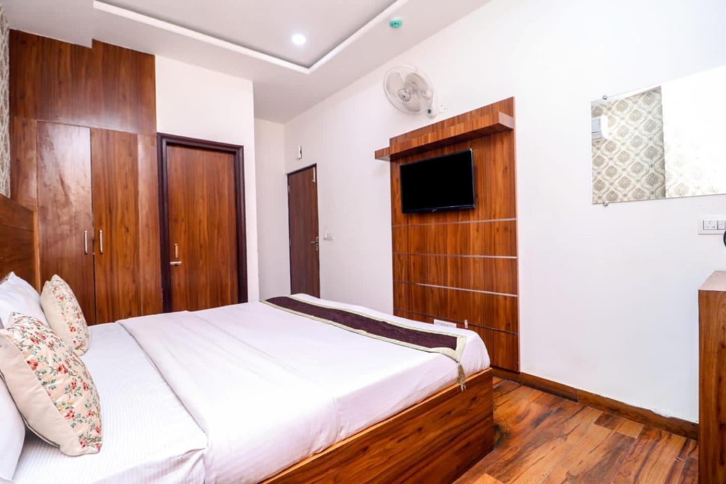 Hotel Fusion Patiāla Екстериор снимка