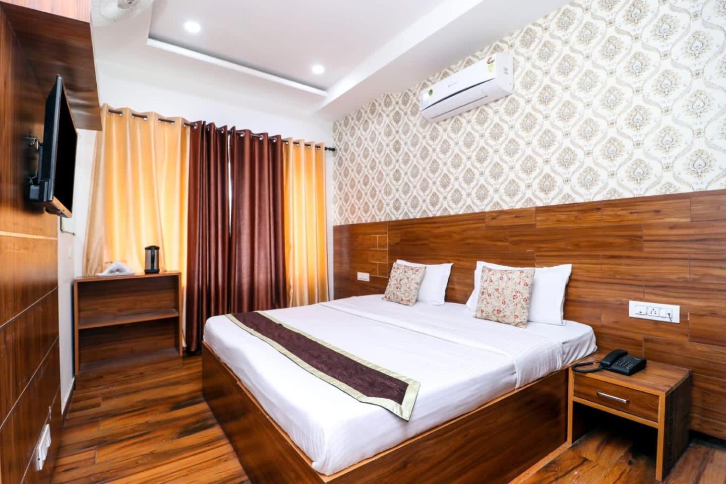 Hotel Fusion Patiāla Екстериор снимка